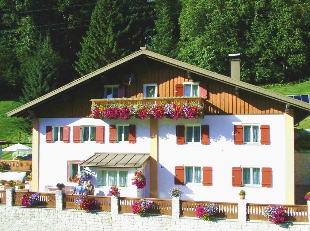 Haus Jochum Bed & Breakfast Langen am Arlberg ภายนอก รูปภาพ