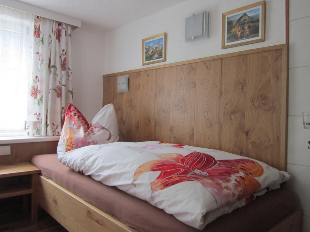 Haus Jochum Bed & Breakfast Langen am Arlberg ภายนอก รูปภาพ